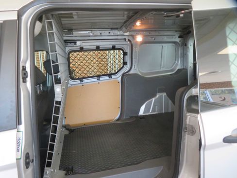Used 2022 Ford Transit Connect XLT image 17