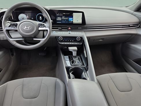 Used 2025 Hyundai Elantra SEL FWD image 12
