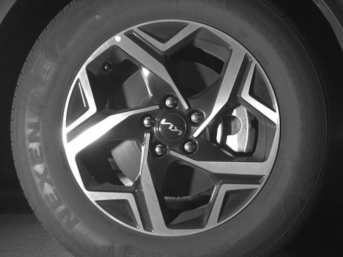 Used 2025 Kia Sportage LX image 13