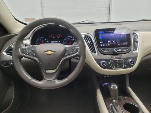 Used 2020 Chevrolet Malibu LT w/ Leather Package FWD image 22