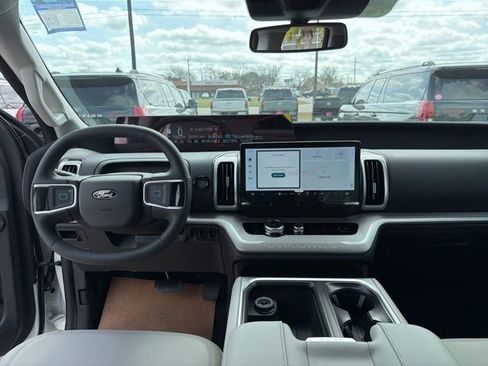 New 2026 Ford Expedition Active image 17