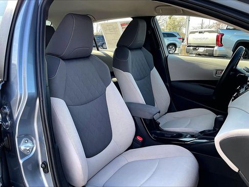 Used 2021 Toyota Corolla LE w/ LE Convenience Package image 7