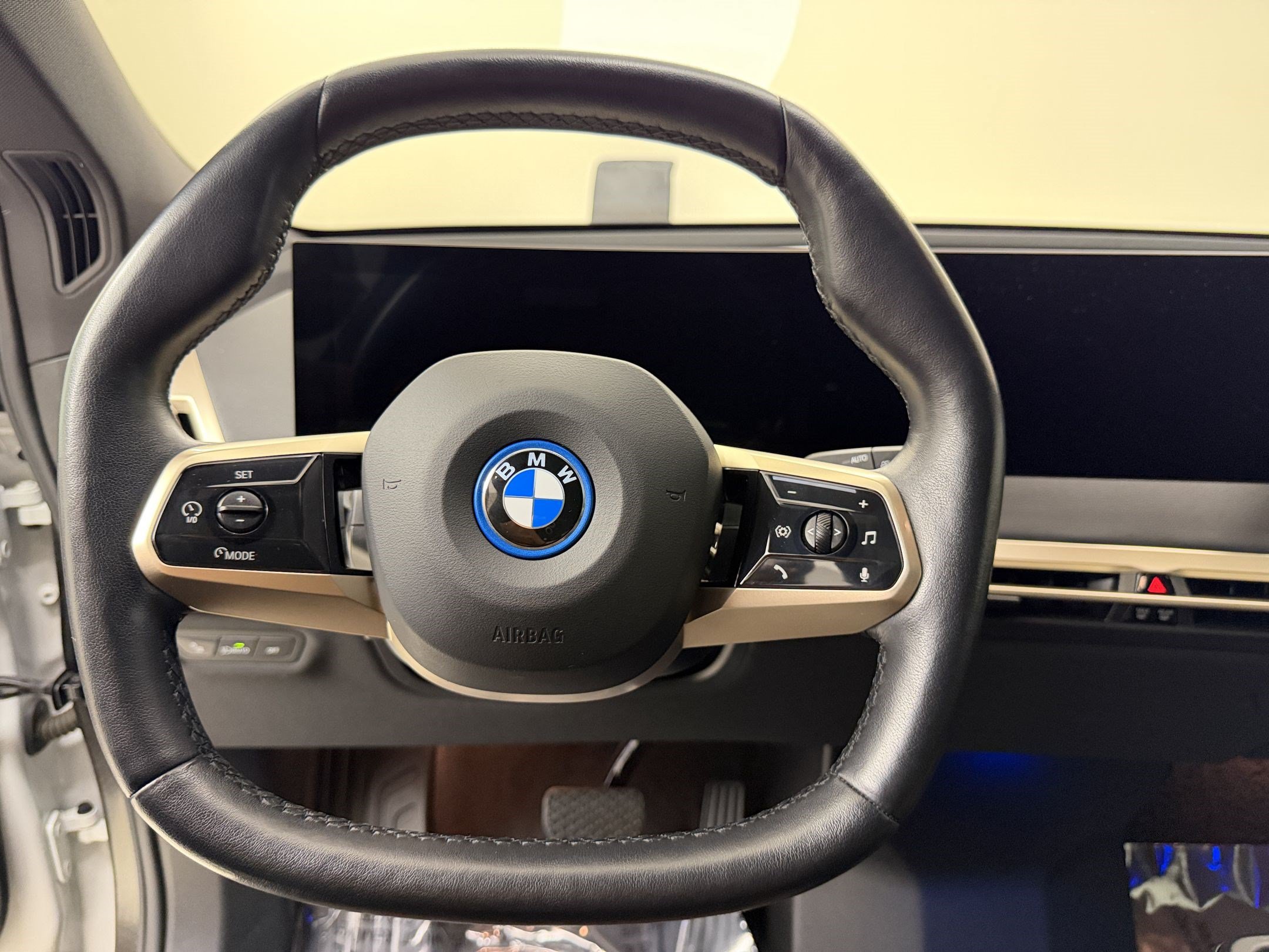 Used 2024 BMW iX xDrive50 w/ Sport Package AWD/4WD image 11