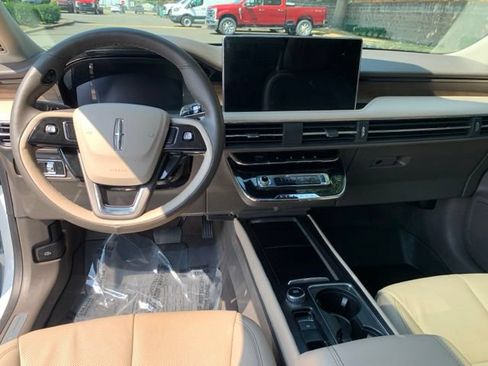 Used 2024 Lincoln Corsair Reserve w/ Equipment Group 201A AWD/4WD image 17