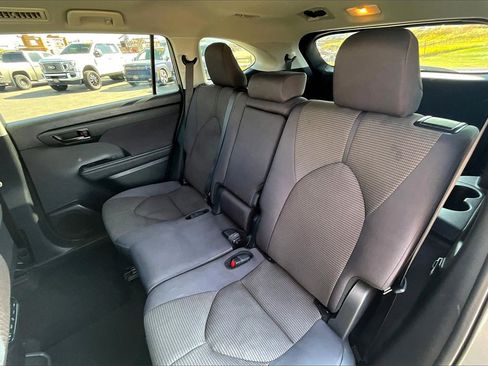 Used 2024 Toyota Highlander LE image 26