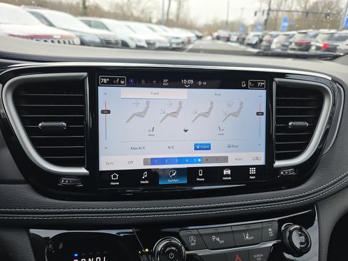 New 2026 Chrysler Pacifica Select w/ S Appearance Package image 6