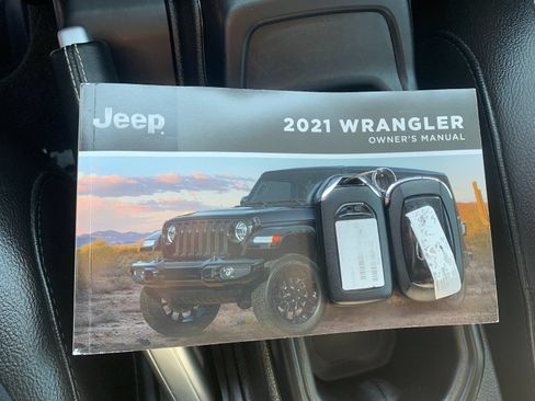 Used 2021 Jeep Wrangler Unlimited Sahara AWD/4WD image 10