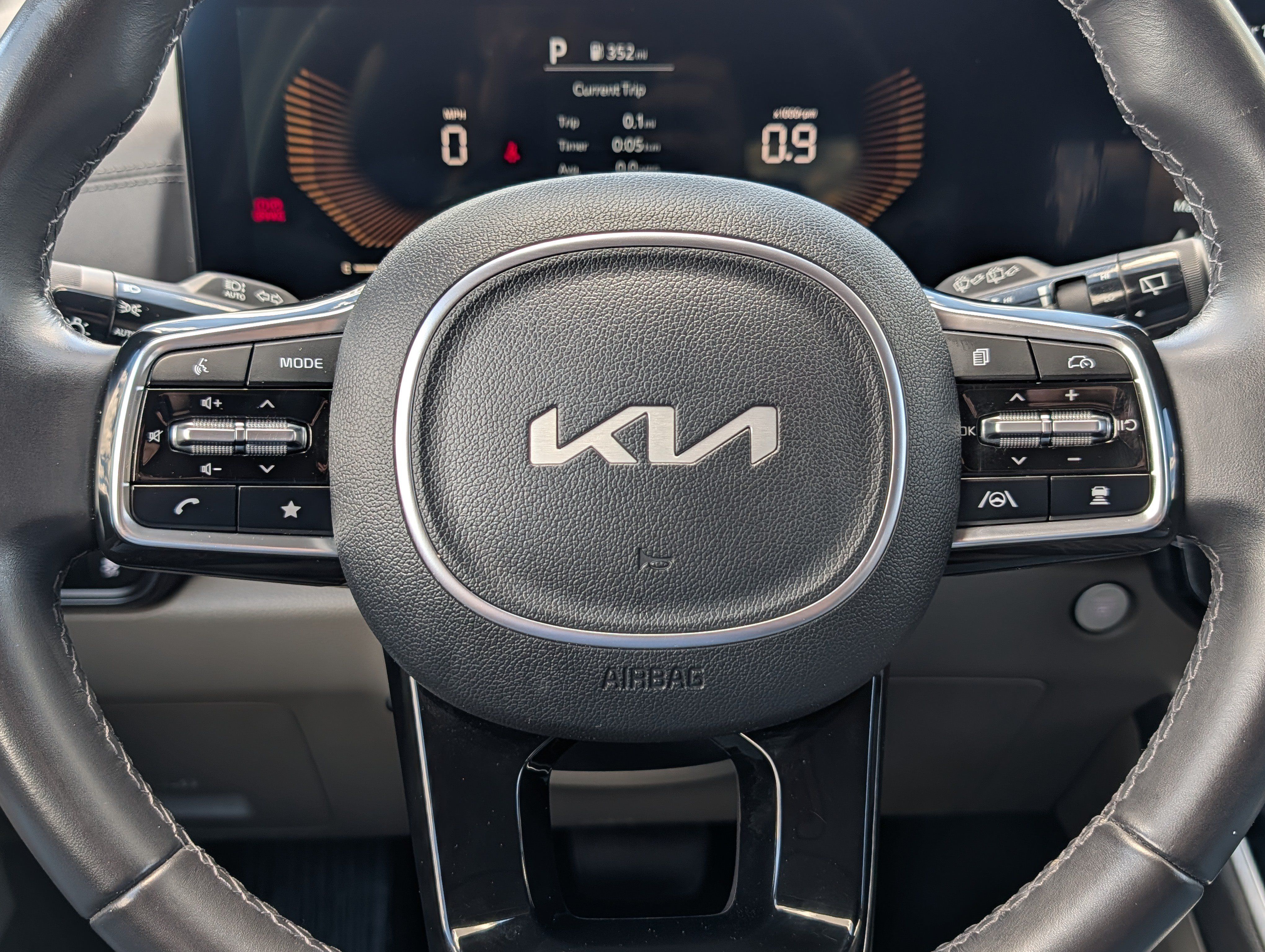 Certified 2025 Kia Carnival FWD image 25