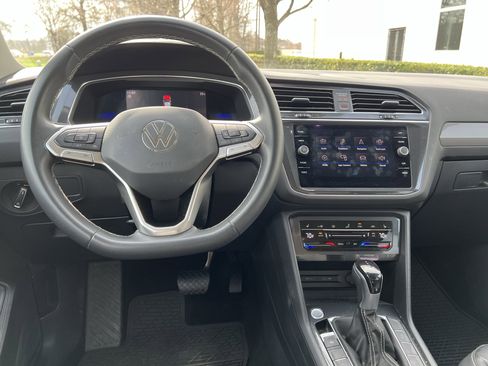 Used 2022 Volkswagen Tiguan SE FWD image 30
