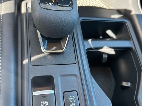 Used 2024 Nissan Pathfinder S image 32