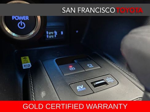 Certified 2022 Toyota Venza LE image 26