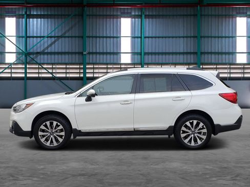Used 2018 Subaru Outback 3.6R Touring w/ Popular Package #3 AWD/4WD image 2