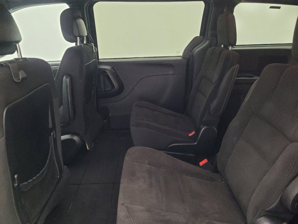 Used 2018 Dodge Grand Caravan SE FWD image 18