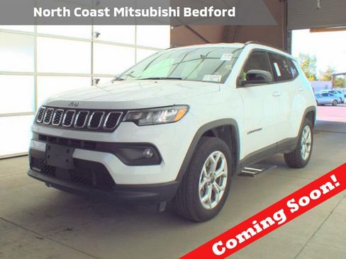 Used 2025 Jeep Compass Latitude AWD/4WD image 1