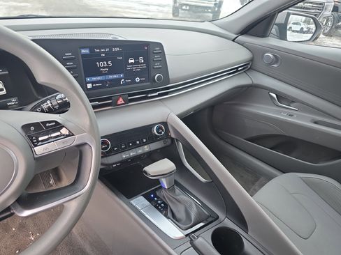 Used 2023 Hyundai Elantra SEL image 22