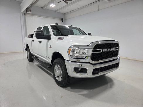 Used 2024 RAM 2500 Tradesman w/ Chrome Appearance Group AWD/4WD image 5