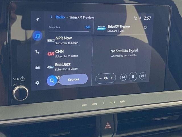 Certified 2025 Toyota Prius LE FWD image 25