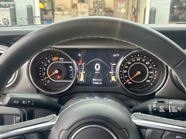 Used 2023 Jeep Wrangler Unlimited Sahara w/ Cold Weather Group AWD/4WD image 18