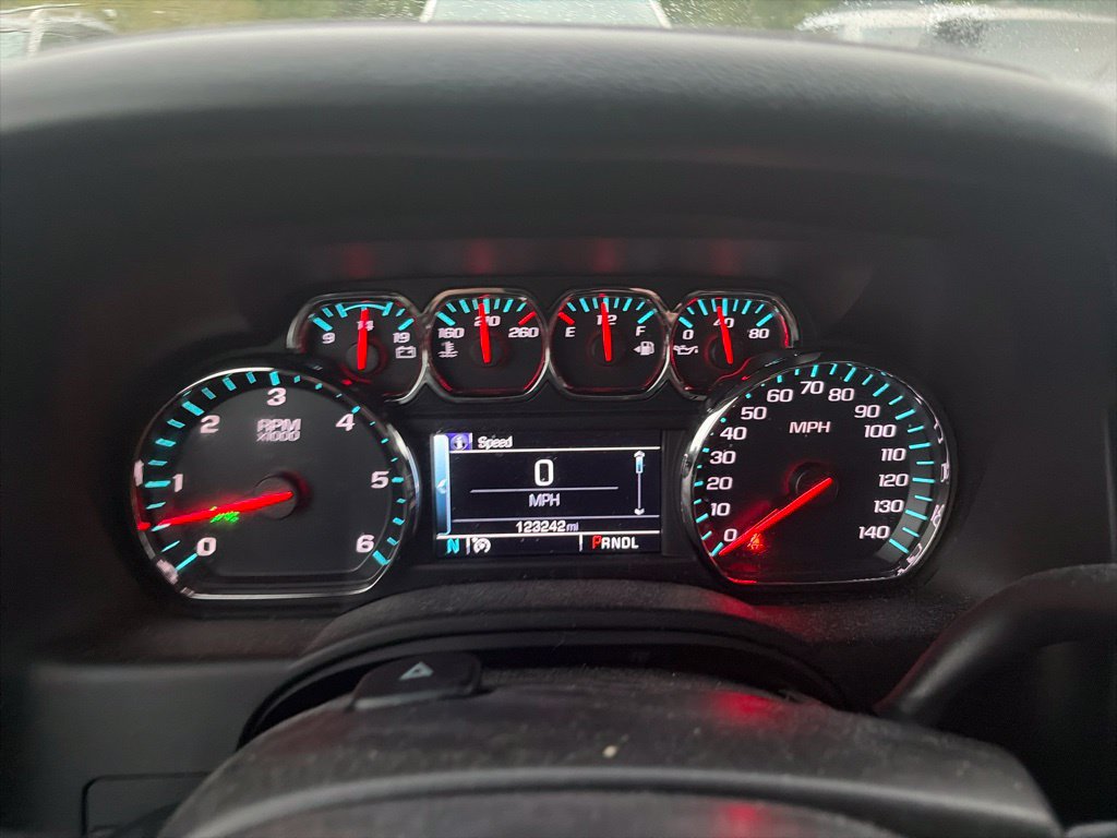 Used 2018 Chevrolet Suburban LT AWD/4WD image 25