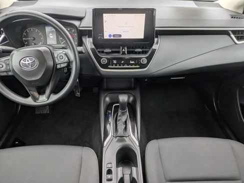 Used 2025 Toyota Corolla LE image 11