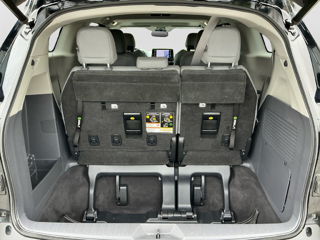 Used 2021 Toyota Sienna XLE w/ XLE Plus Package FWD image 17