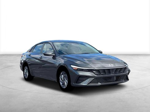 New 2026 Hyundai Elantra Hybrid FWD image 11