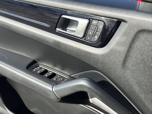 Certified 2023 Porsche Cayenne Coupe image 32