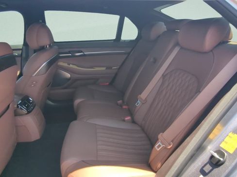 Used 2021 Genesis G90 3.3T Premium RWD image 9