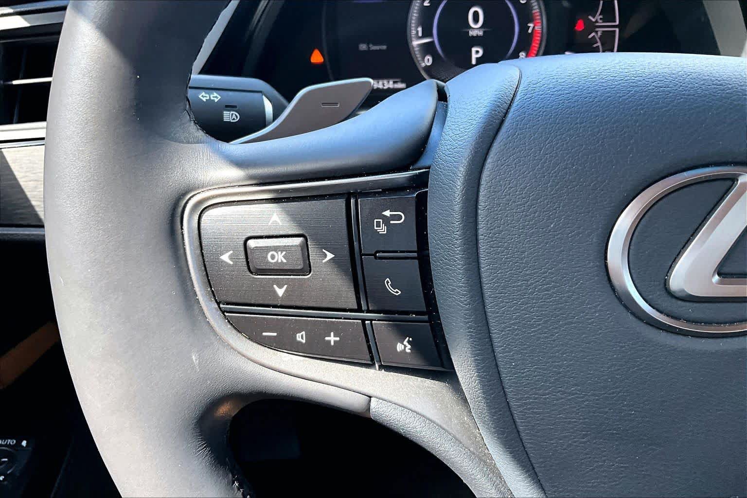 Used 2025 Lexus ES 350 w/ Premium Package FWD image 22