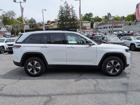 Used 2023 Jeep Grand Cherokee 4WD 4xe image 5