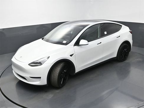 Used 2024 Tesla Model Y Long Range image 31