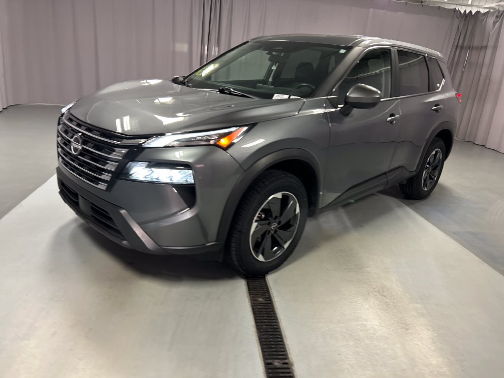 Used 2025 Nissan Rogue SV AWD/4WD image 3