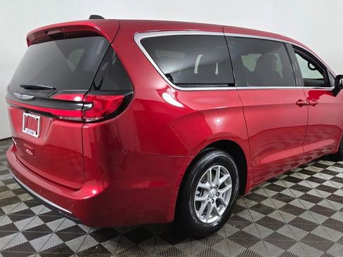 New 2026 Chrysler Pacifica Select image 7