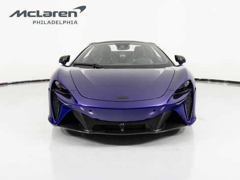 Used 2025 McLaren Artura Spider image 3