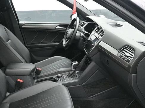 Used 2022 Volkswagen Tiguan SE R-Line AWD/4WD image 9