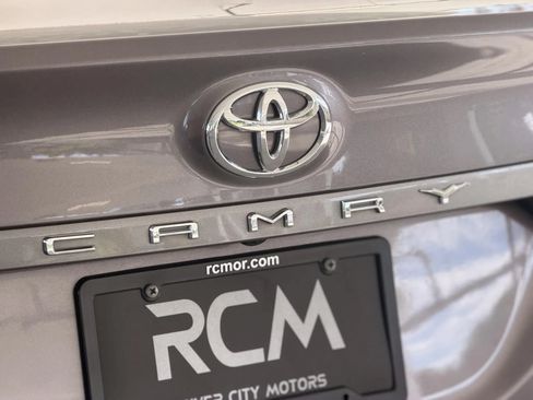 Used 2020 Toyota Camry LE FWD image 11