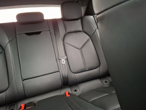 Used 2020 Porsche Macan S image 20