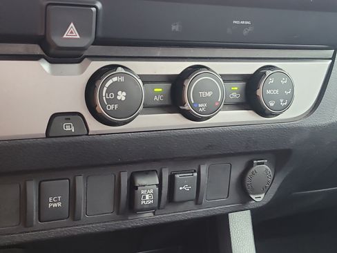 Used 2020 Toyota Tacoma SR5 RWD image 25