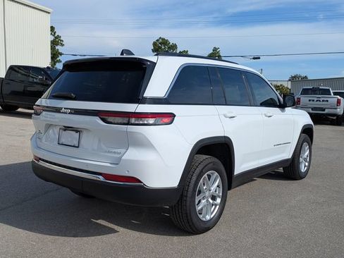 New 2025 Jeep Grand Cherokee Laredo X w/ Luxury Tech Group I AWD/4WD image 4