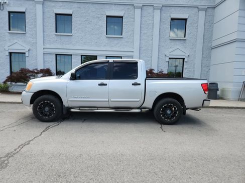 Used 2010 Nissan Titan SE w/ SE Value Truck Pkg image 2