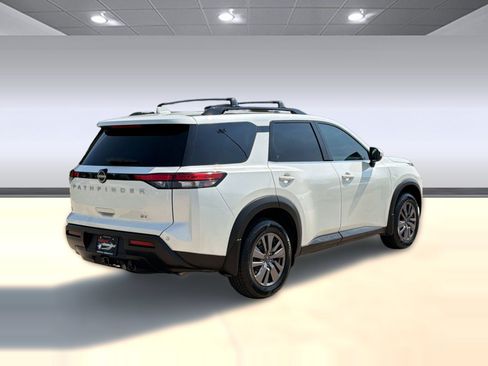 Used 2023 Nissan Pathfinder SV w/ SV Premium Package FWD image 9