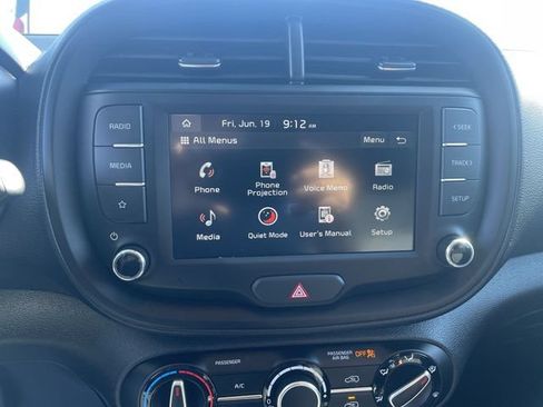 Used 2025 Kia Soul LX w/ LX Technology Package FWD image 24