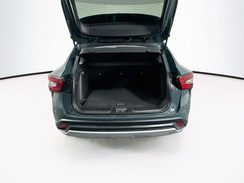 Used 2025 Chevrolet Trax LT FWD image 28