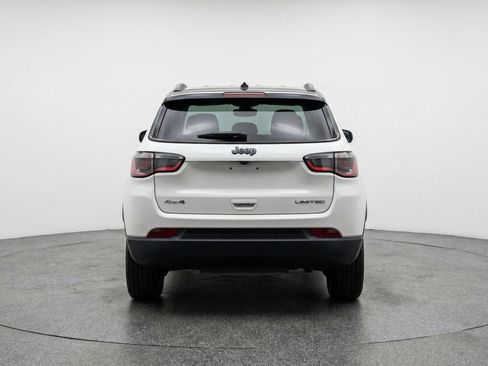 Used 2025 Jeep Compass Limited AWD/4WD image 7