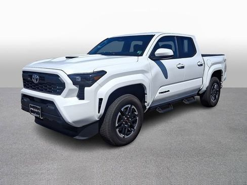 Used 2025 Toyota Tacoma TRD Sport AWD/4WD image 1