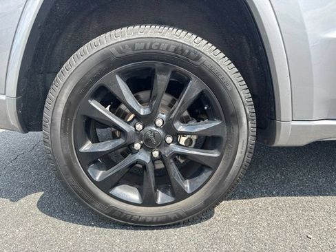 Used 2020 Jeep Grand Cherokee Altitude AWD/4WD image 3
