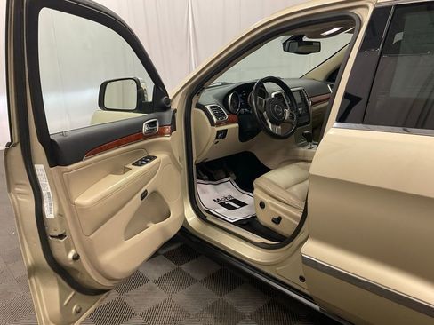 Used 2011 Jeep Grand Cherokee Limited w/ Trailer Tow Group IV image 10