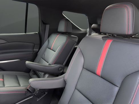 Used 2025 Chevrolet Traverse RS image 24