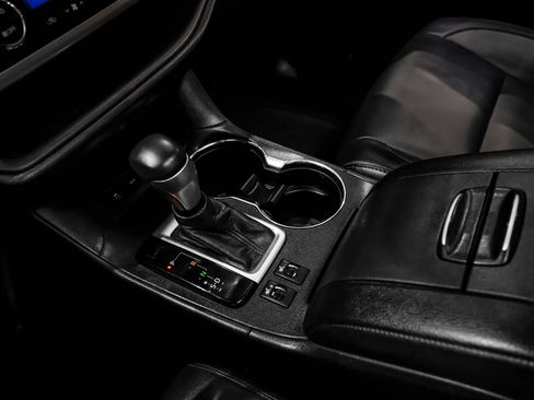Used 2018 Toyota Highlander XLE FWD image 27