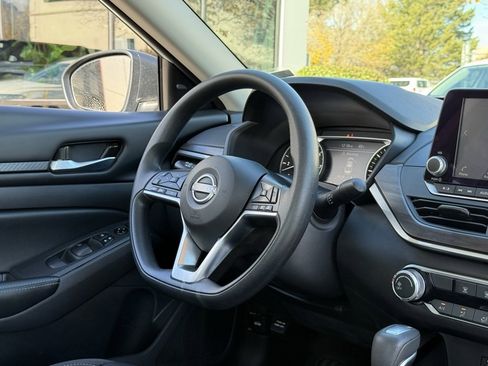 Used 2024 Nissan Altima 2.5 SV image 28